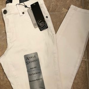1822 Denim White Ankle Skinny jeans size 6